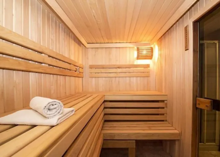 Ace Location With Pool & Sauna Apartament