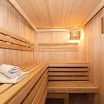Ace Location With Pool & Sauna Апартаменты