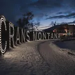 Апартаменты Ace Location With Pool & Sauna