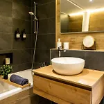 Апартаменты Ace Location With Pool & Sauna *