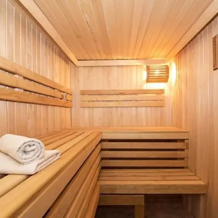 Ace Location With Pool & Sauna Apartament
