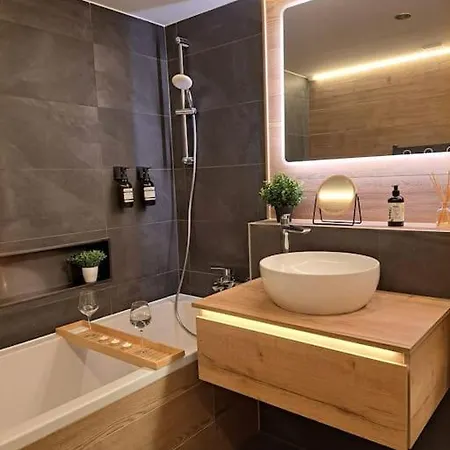 Apartament Ace Location With Pool & Sauna