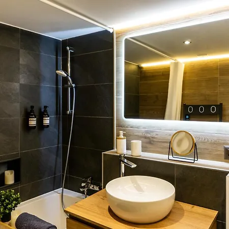 Ace Location With Pool & Sauna 公寓 克莱恩 蒙塔纳